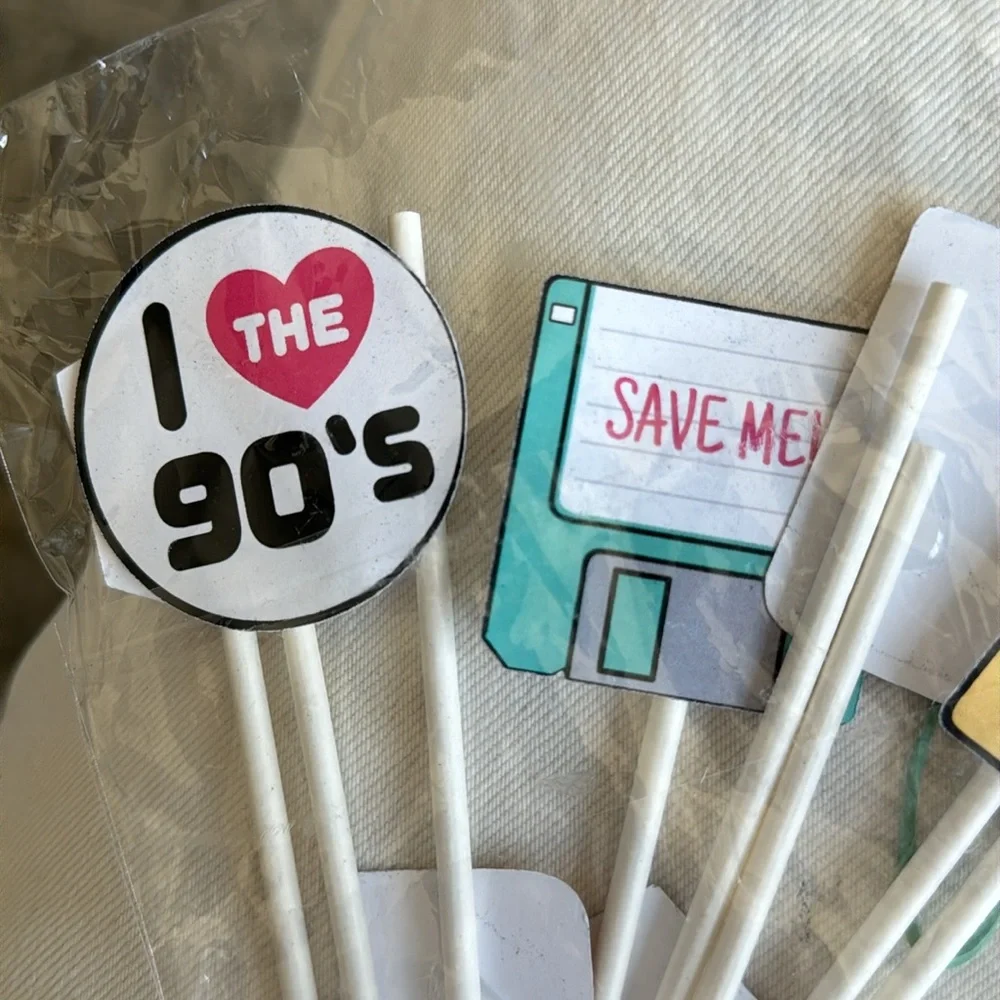 90’s Cupcake Toppers 🧁 - 8pcs